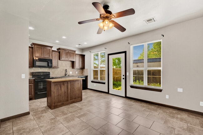 Building Photo - 14 NE 7th St