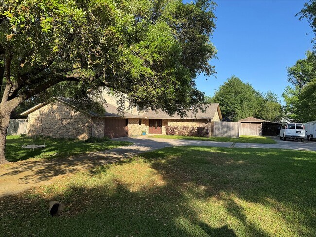 Building Photo - 9948 Twin Shores Dr