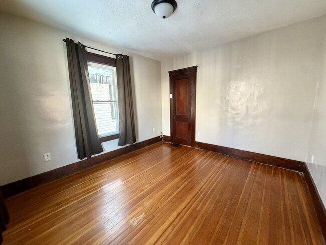 Building Photo - 107 Maple Ave