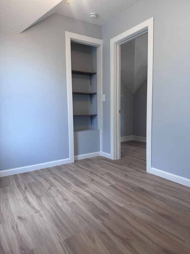 Building Photo - Remodeled 4 Bedroom 1 Bathroom Home