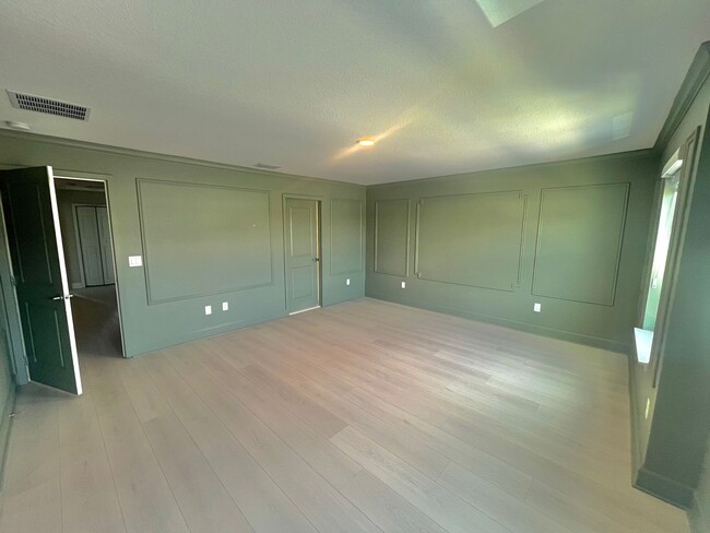 Building Photo - Beautiful 3 Bed, 2.5 Bath Townhome in Mode...