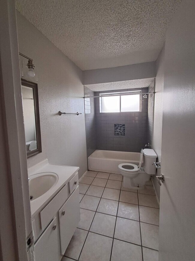 Building Photo - 714 Coolwood Dr