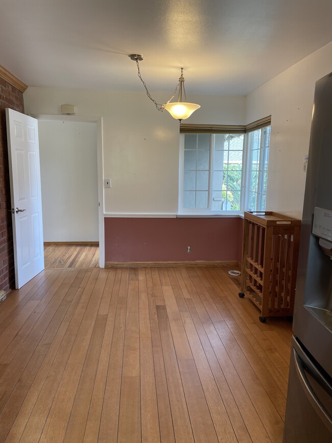 Building Photo - 3538 Parkland Ave