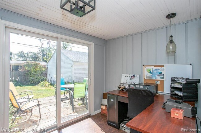 Building Photo - 4163 Amherst Rd