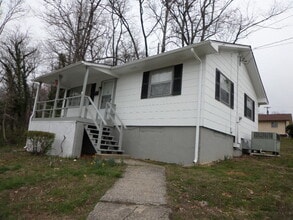 Building Photo - 102 Utah Ave