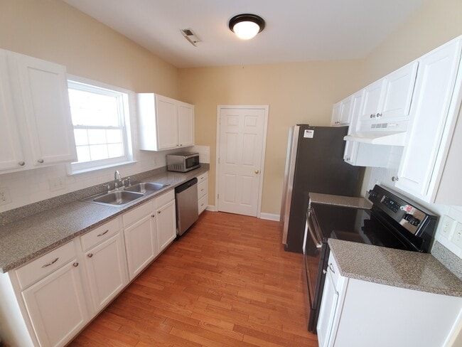 Building Photo - Charming 2 bedroom condo in Pineville !