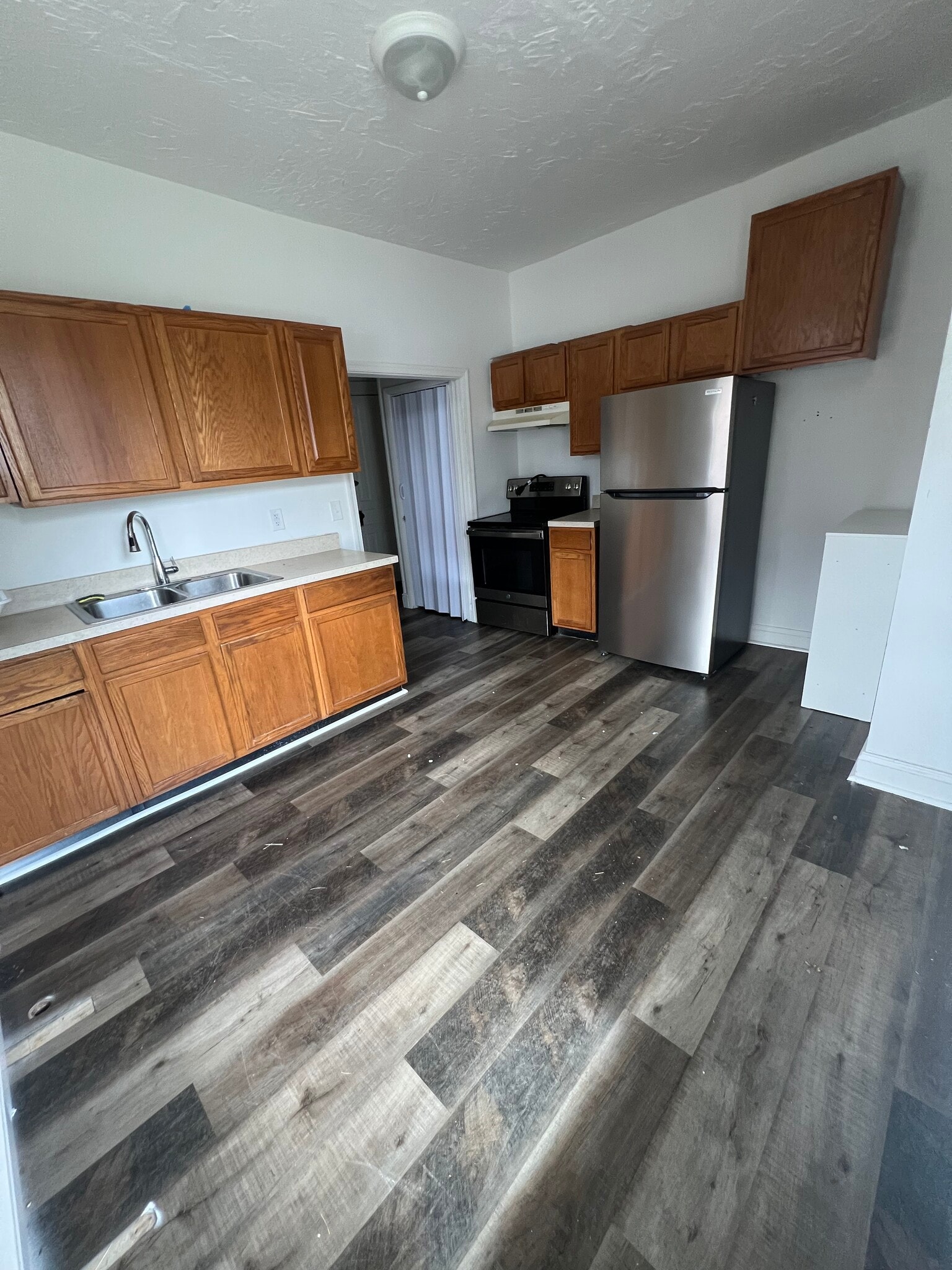 Kitchen - 158 W Jackson St