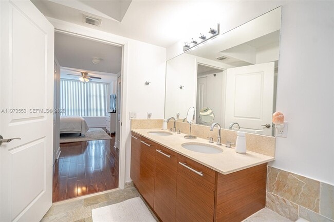 Building Photo - 2641 N Flamingo Rd