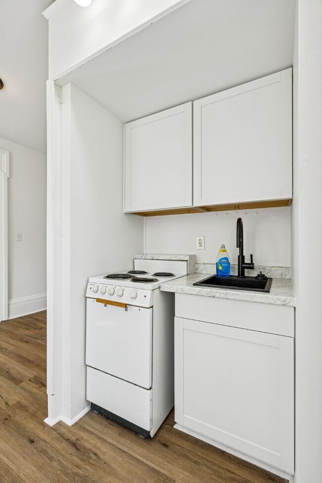 Building Photo - 302 N Church St