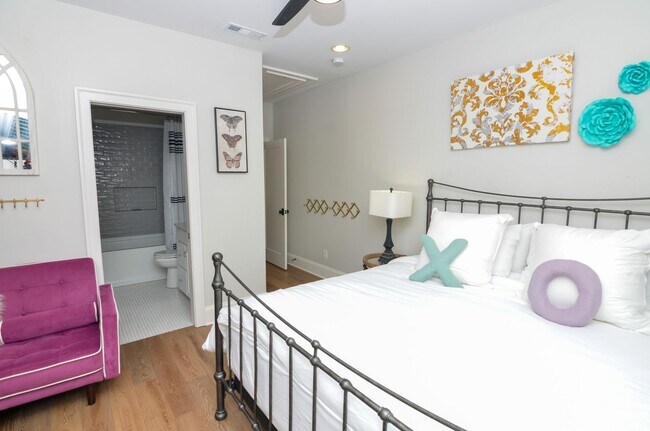 Building Photo - Fully Furnished in Downtown Franklin