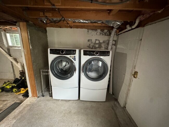 Building Photo - 16 Colburn St