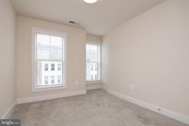 Building Photo - 316 Hendrix Ave