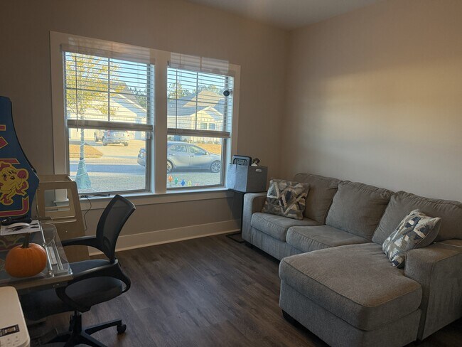 Building Photo - 210 Bottlebrush Walk