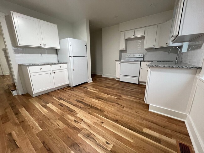 Building Photo - Available August 1, 2026; Lease will end July 27,  2027