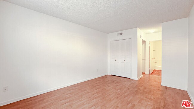 Building Photo - 400 La Fayette Park Pl