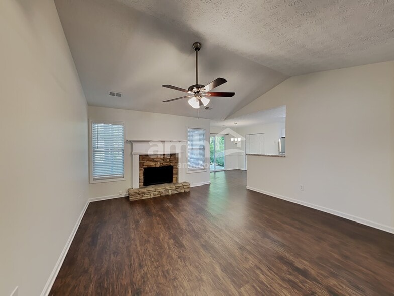 Building Photo - 149 Waters Edge Dr