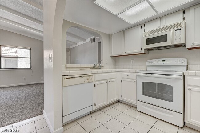 Building Photo - 6149 W Oakey Blvd