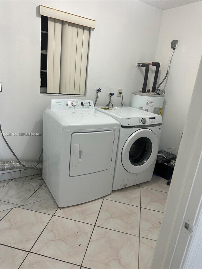 Building Photo - 1139 Freshwater Lakes Dr