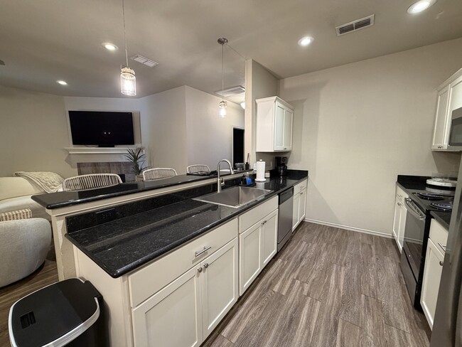 Building Photo - 2111 10th St