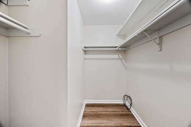 Building Photo - Beautifully Renovated 1 Bed Apartment in Cranston