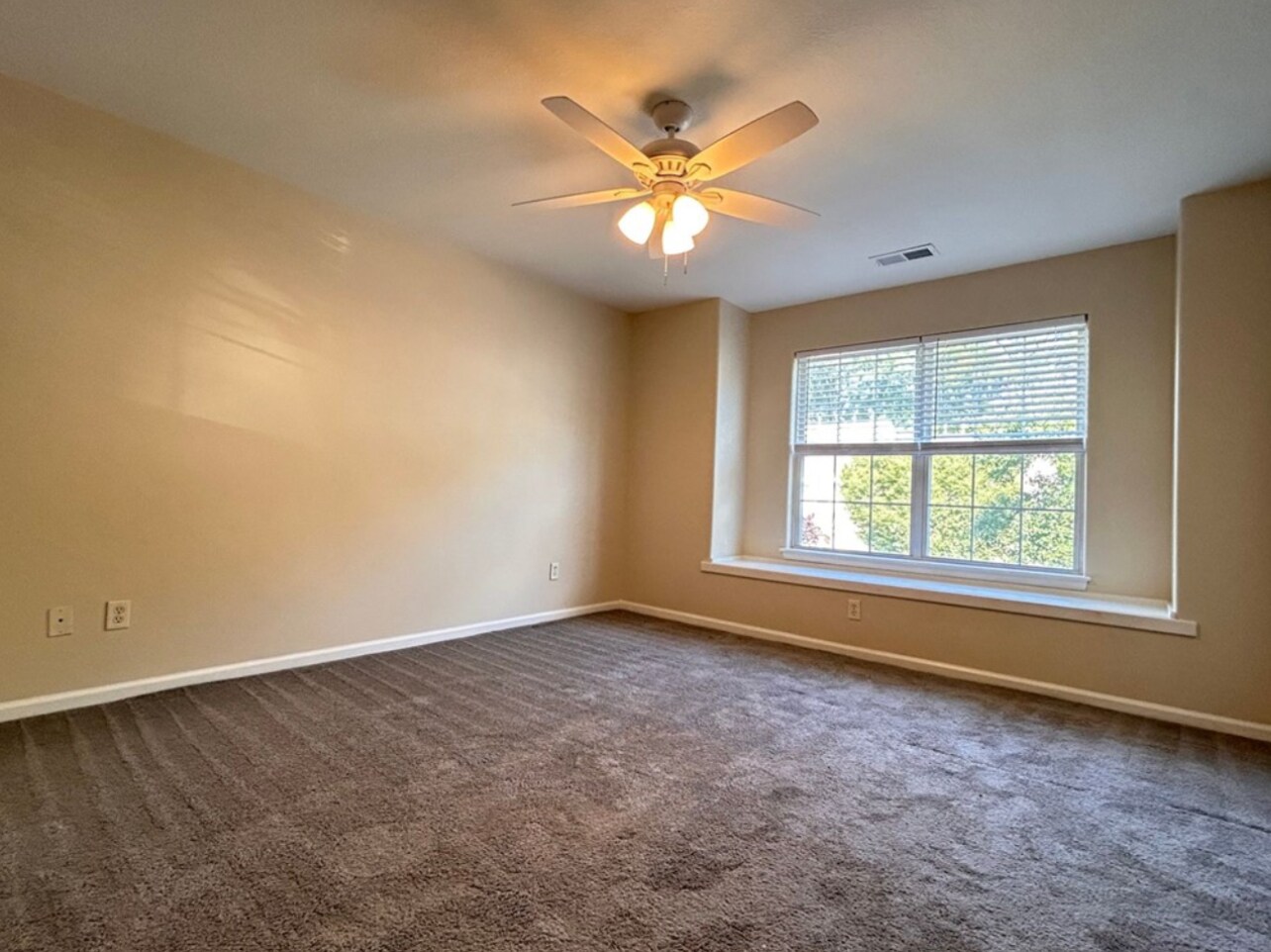 Building Photo - 927 Hunley Dr