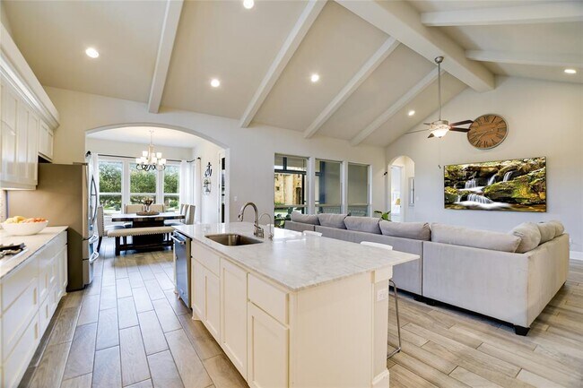 Building Photo - 949 Indian Hawthorne Dr