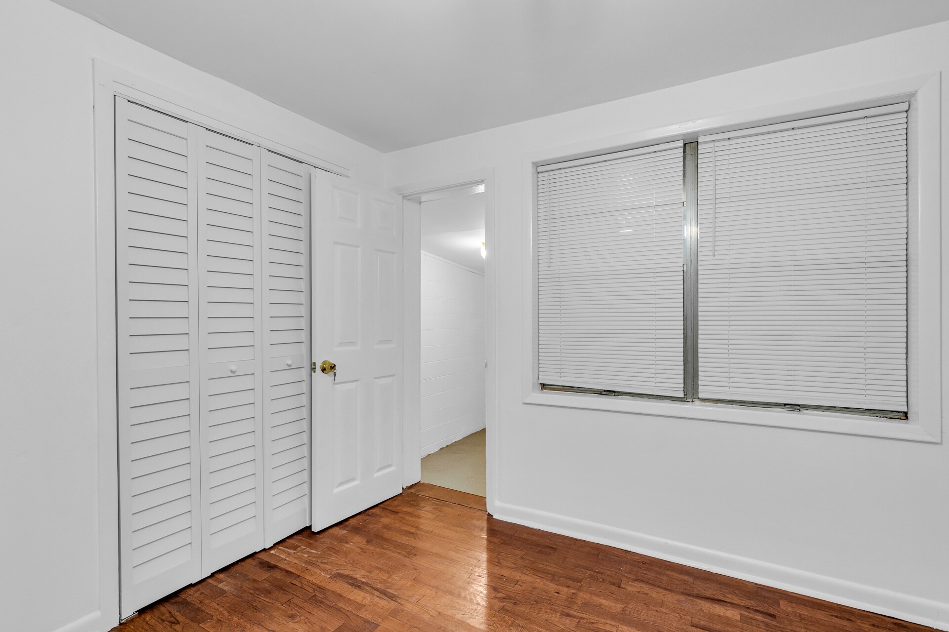 Building Photo - 819 W 51st St