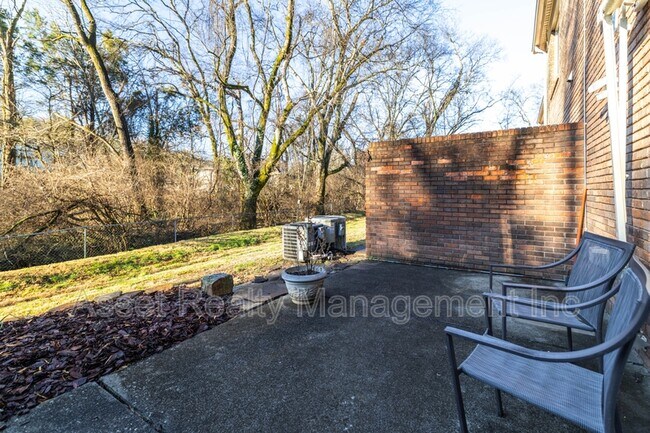 Building Photo - 136 Durwood Rd