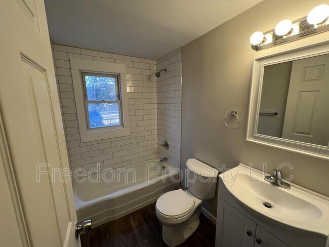 Building Photo - 353 Main St