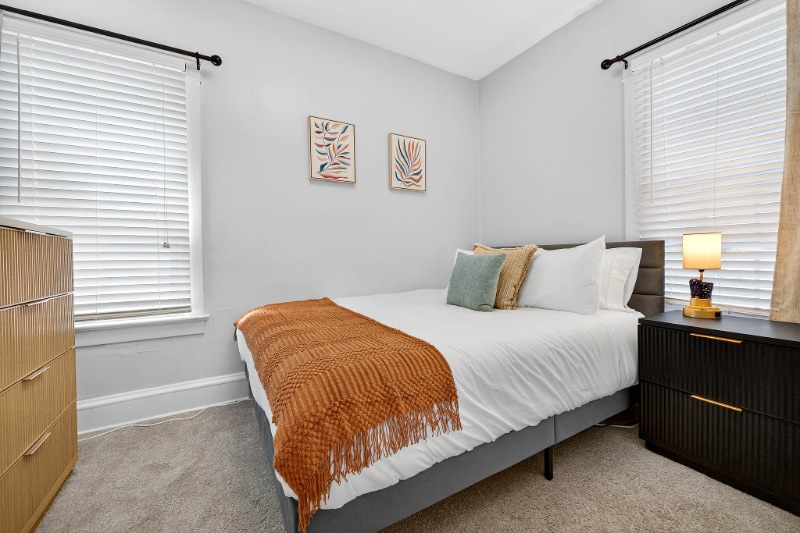 Building Photo - 1561 Cordova Ave