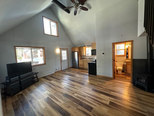 Building Photo - Conveniently Located Two Bed + Loft, Backs to Pond and Trails