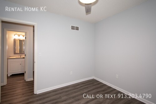 Building Photo - 1391 E 155th St