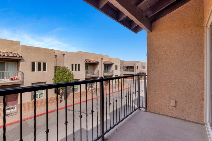 Building Photo - 4154 N Thurston Ln