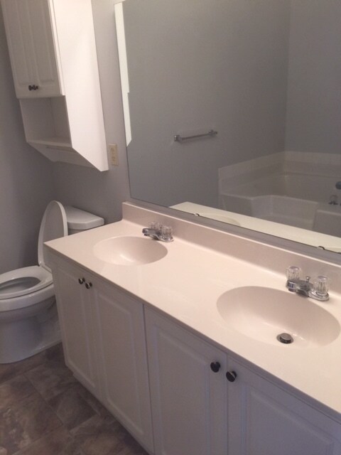 Building Photo - 302 Armour St