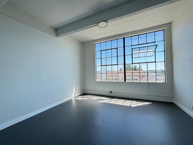 Building Photo - 1341 58th Ave