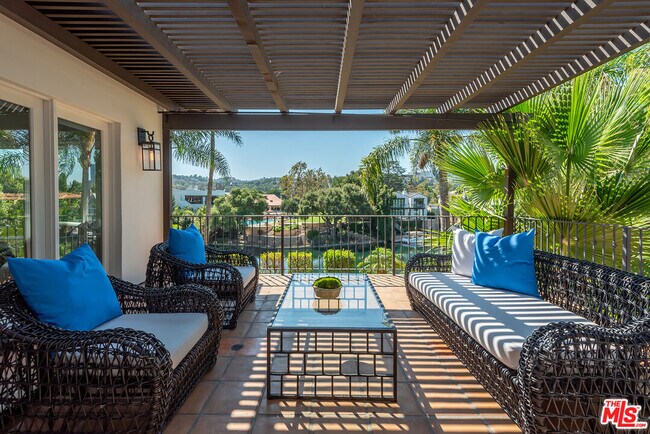 Building Photo - 9928 Toluca Lake Ave