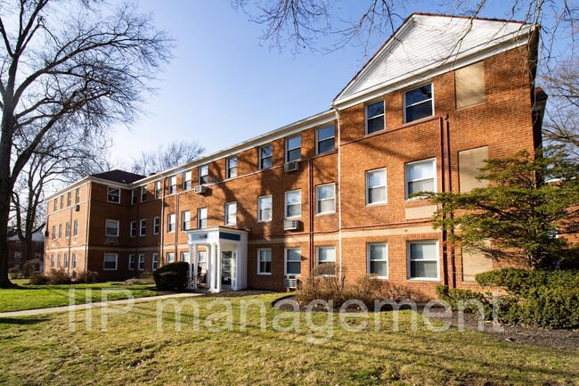 Primary Photo - Spacious 2 BR 1BA Condo in South Euclid - ...