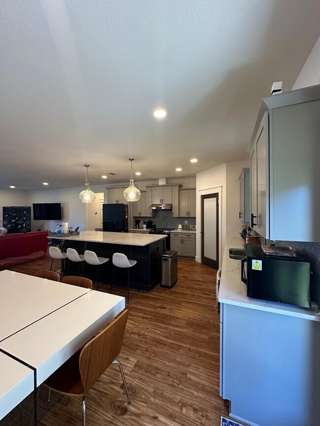 Building Photo - 4819 Whitewood Rd