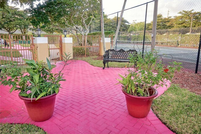 Building Photo - 7610 Westwood Dr