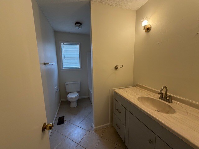 Building Photo - 601 Englewood Dr