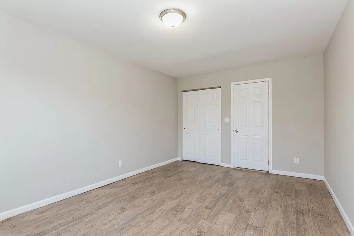 Bedroom - 1353 E 91st St