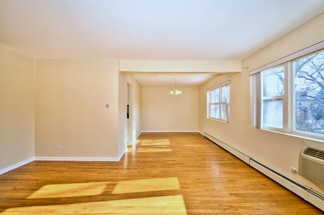 Building Photo - 1930 W Estes Ave