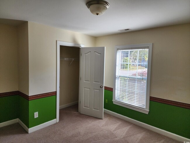 Building Photo - 176 Whispering Oaks Dr