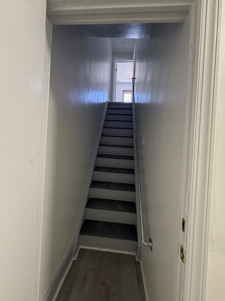 Building Photo - 415 S 10th St