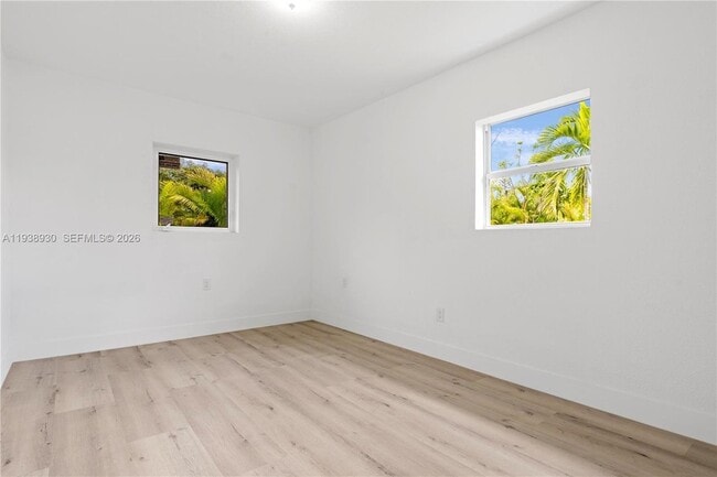 Building Photo - 2714 SW 36th Ave