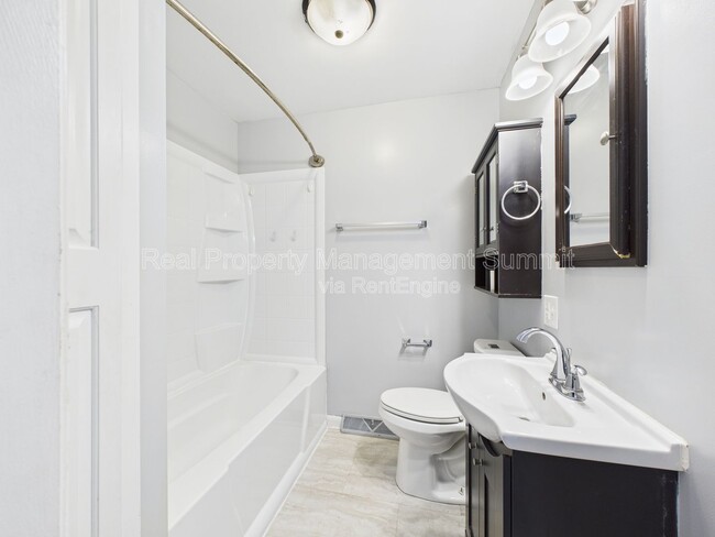 Building Photo - 318 Amherst Rd