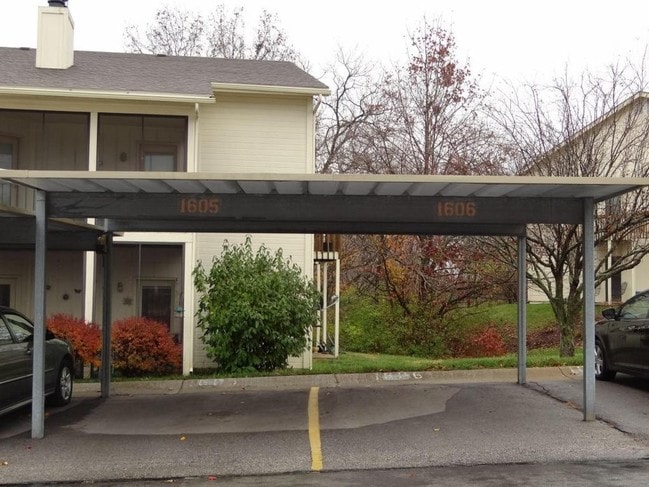 Building Photo - 1606 Park De Ville Pl