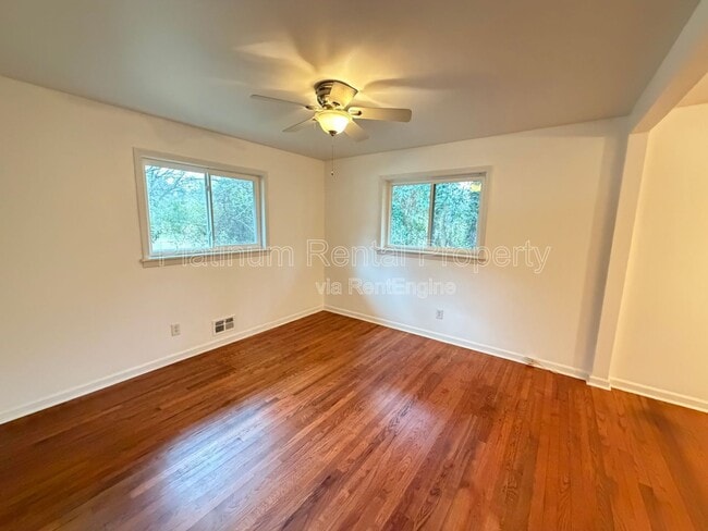 Building Photo - 3721 Brookcrest Cir