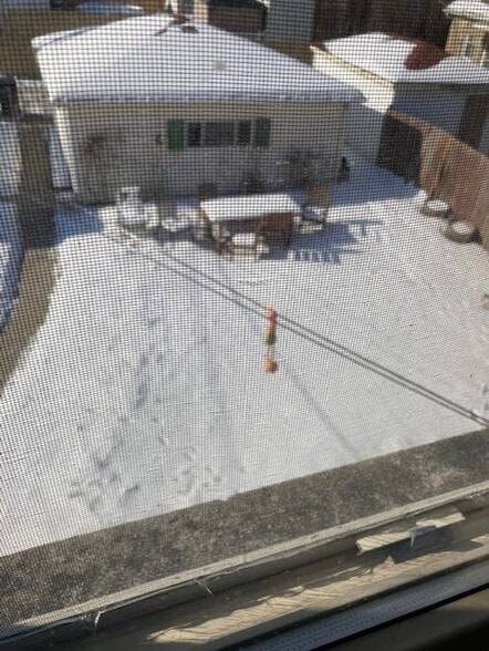 Yard & Garage - 5446 N Elston Ave