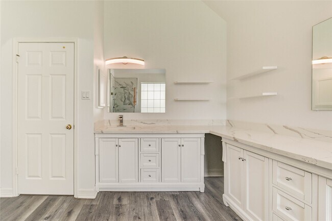 Building Photo - 8803 Memorial Creek Dr